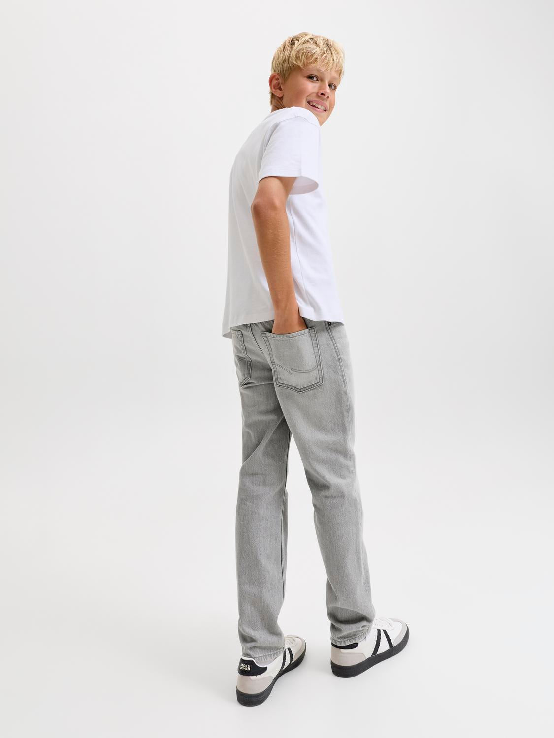 model_shot-creative